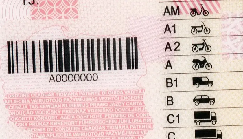 Numer druku prawa jazdy A0000000. Widoczne kategorie pojazdów: AM, A1, A2, A, B1, B, C1, C.