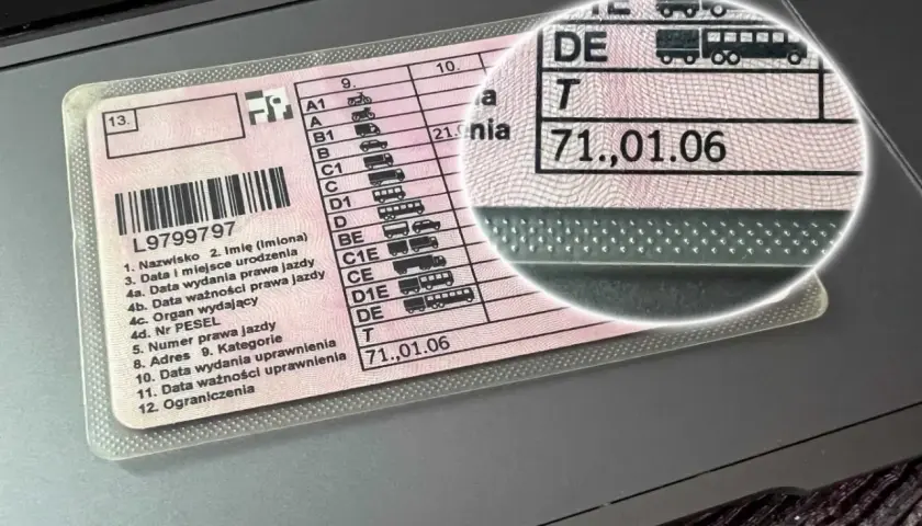 Prawo jazdy na automat jak wygląda? Kategoria T na dokumencie uprawnia do kierowania pojazdami wolnobieżnymi.
