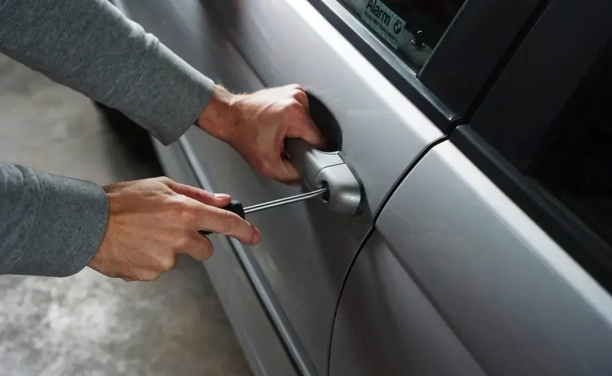 Jak zabezpieczyć auto przed kradzieżą? Skuteczne metody i porady