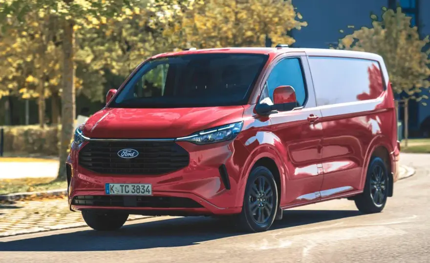 Ford Transit Custom: pojemność baku, AdBlue i zasięg - szczegółowy poradnik