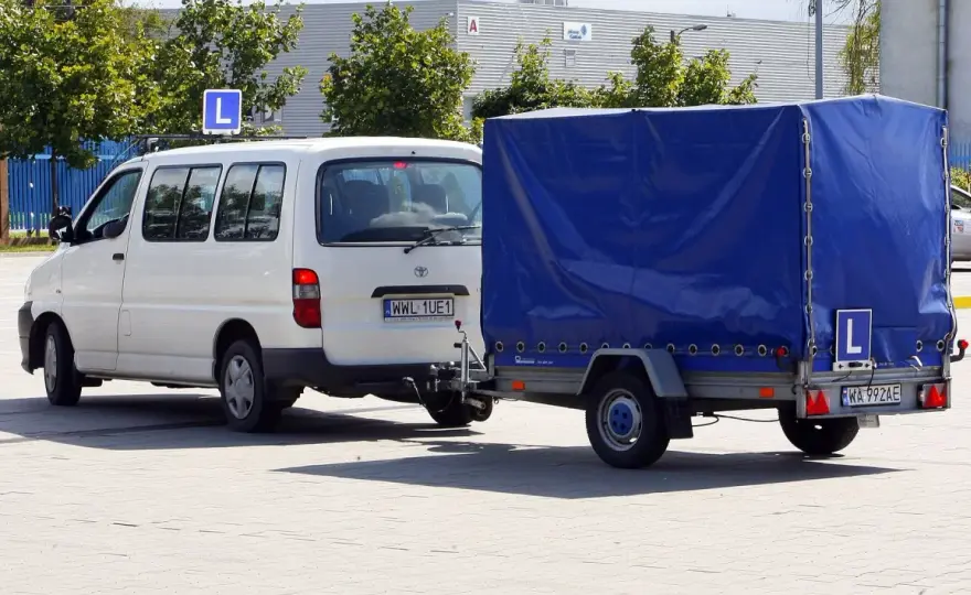 Prawo jazdy B+E - kiedy warto i ile kosztuje