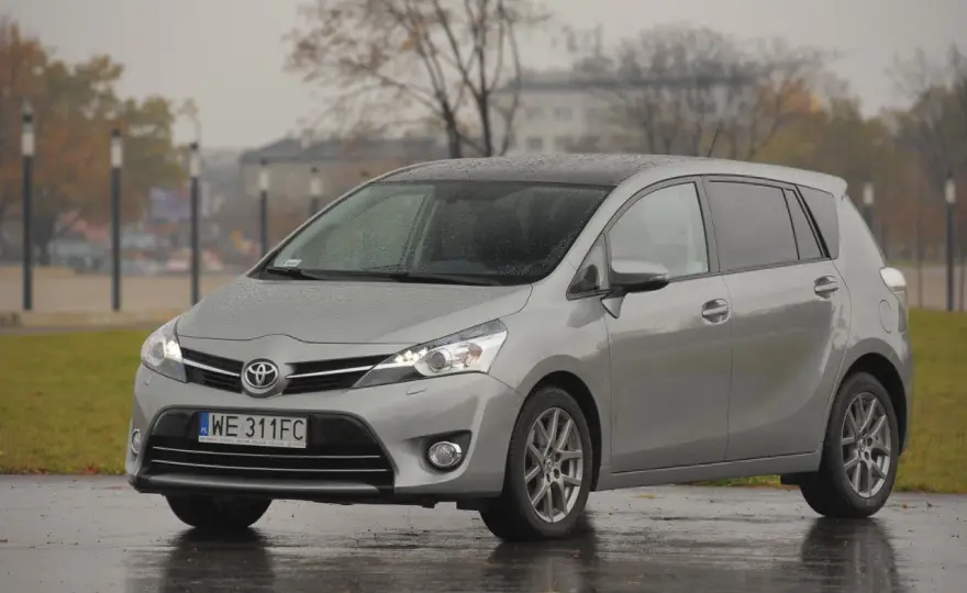 Toyota Verso: pojemność baku i zasięg ile km przejedziesz?