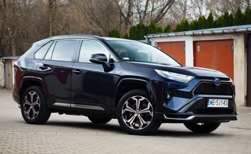 Toyota RAV4: Pojemność baku - ile litrów? Sprawdź!