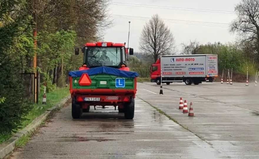 Prawo jazdy na traktor: Kategoria T, B, B+E co musisz wiedzieć?