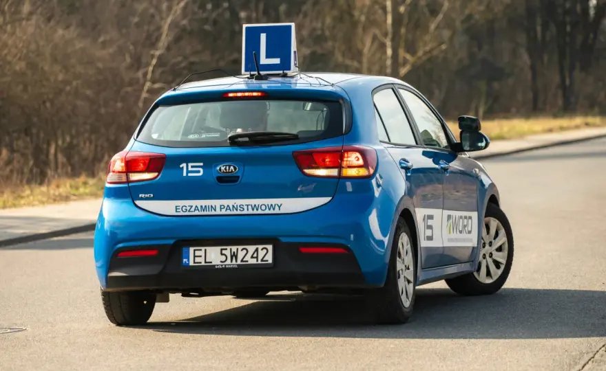 Gdzie ćwiczyć jazdę samochodem w Warszawie? Sprawdzone miejsca
