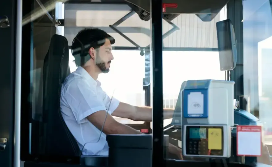 Ile zarabia kierowca autobusu - Praca, która się opłaca?