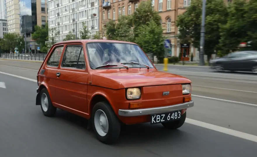 Fiat 126p: Ile litrów paliwa mieści bak? Sprawdź zasięg!