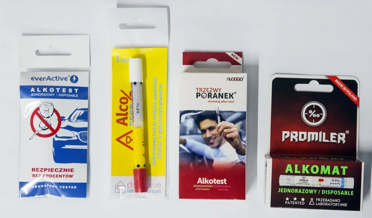 Gdzie kupić alkomat jednorazowy? Na zdjęciu cztery różne alkomaty jednorazowe: everActive, Alco%, Trzeźwy Poranek, Promiler.