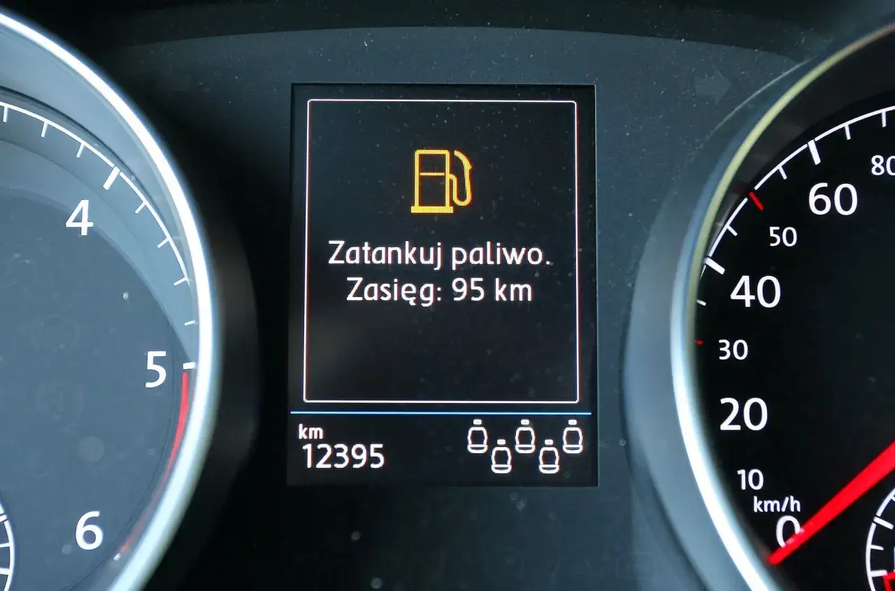 Na desce rozdzielczej Passata B6 1.9 TDI wyświetla się komunikat 