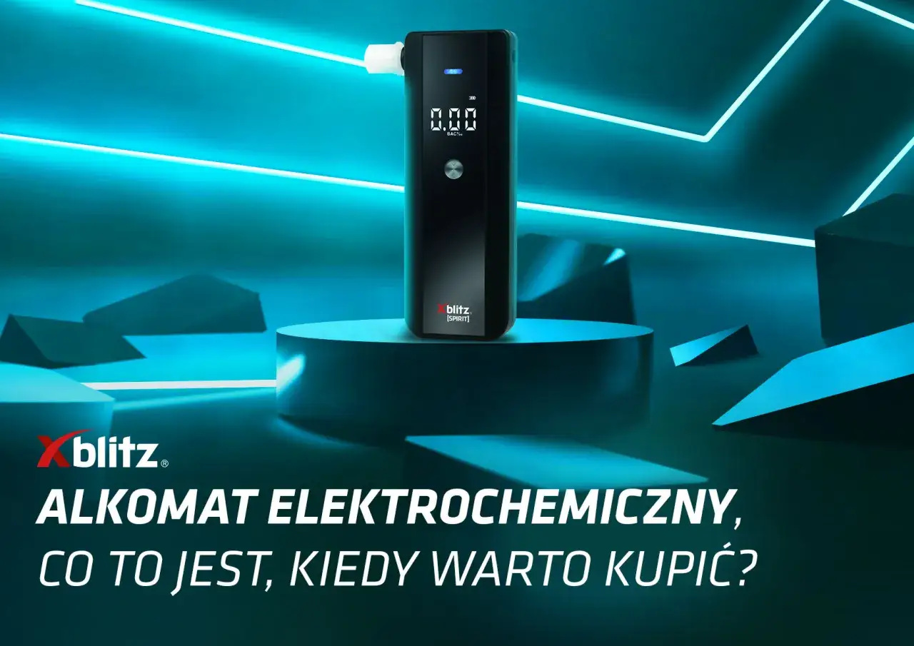 Alkomat elektrochemiczny Blitz na niebieskim tle. Dowiedz się, jaki alkomat kupić: elektrochemiczny czy półprzewodnikowy.