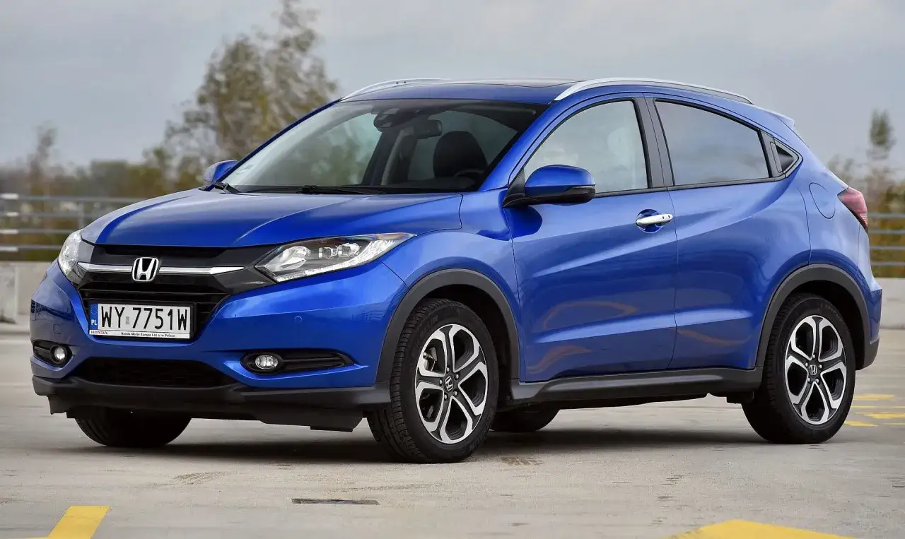 Niebieski Honda HR-V, idealny jako jaki samoch&oacute;d dla kobiety: stylowy, zwrotny i praktyczny.