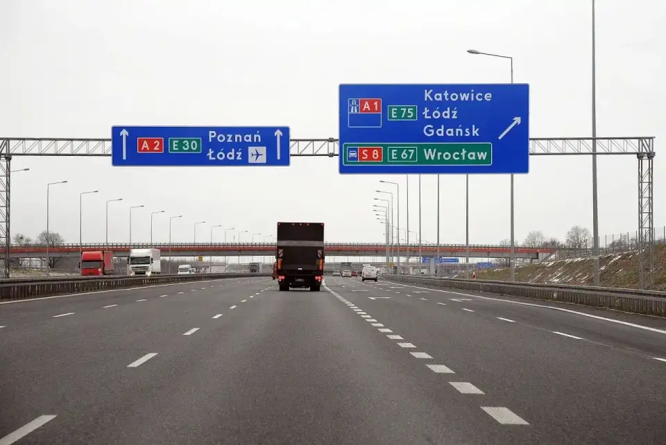 Znak autostrady D-9 i D-10 - jak czytać oznakowanie?