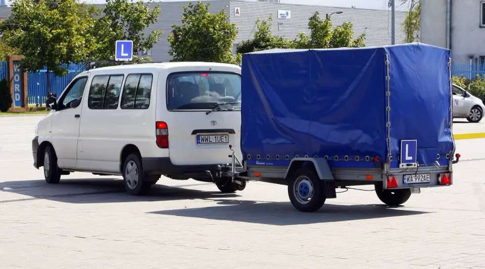 Prawo jazdy B+E - kiedy warto i ile kosztuje